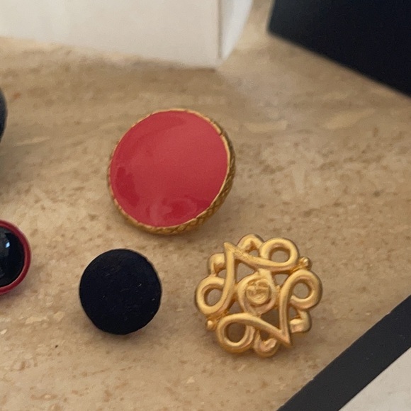 St. John Couture Assorted Grab Bundle 7 buttons - Picture 2 of 9